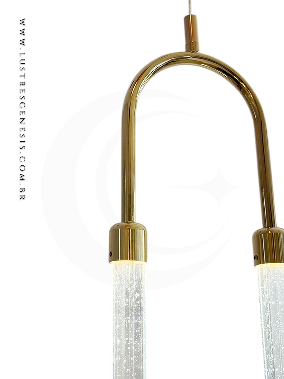 Lustre pendente vertical, em formato de U, com iluminação de LED integrada e detalhes em rosé gold, da Lustres Gênesis.